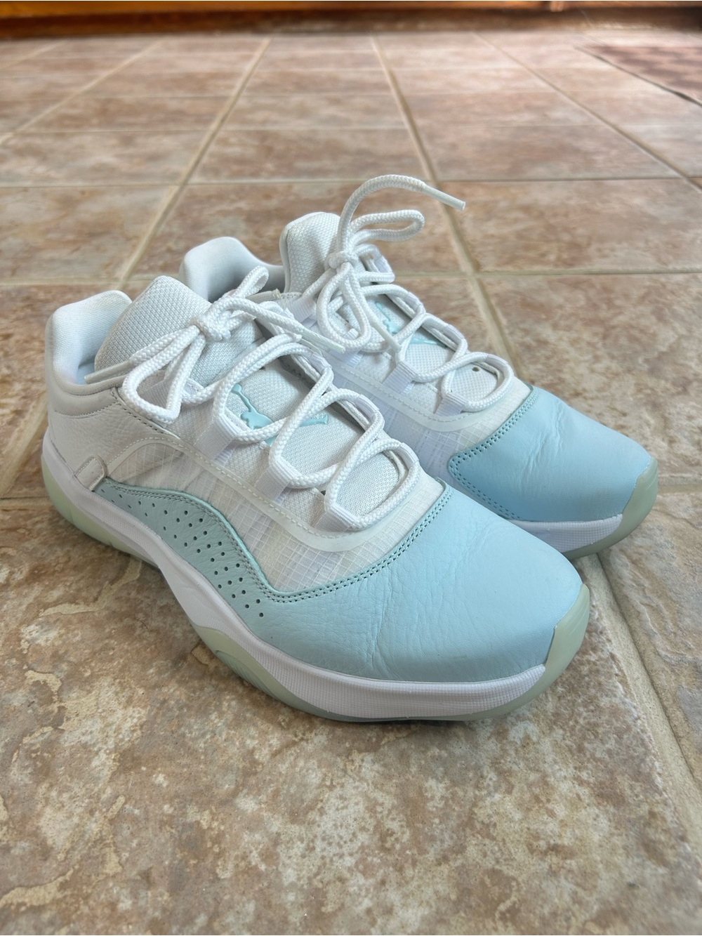 Air Jordan 11 CMFT Low Igloo Size 9